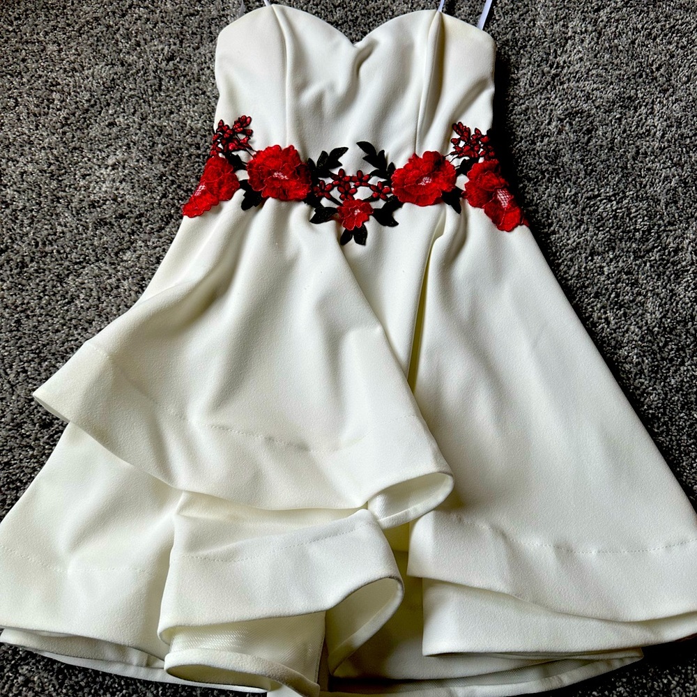 Strapless off white with embroidered flowers